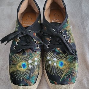 Kanna Hummingbirds size 7,5